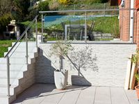 Geländer mit Klarglas im Aussenbereich für Treppe und Terrasse